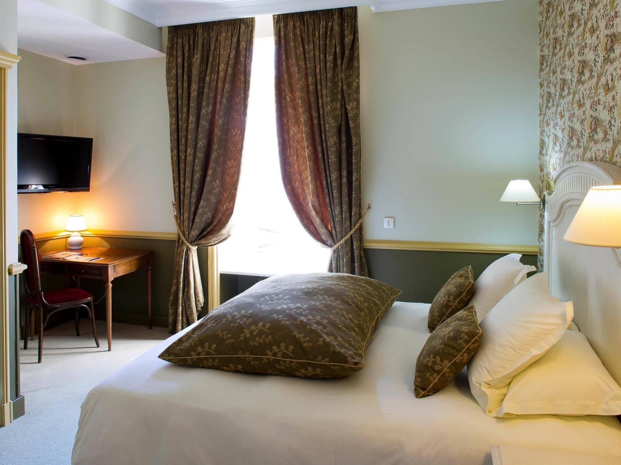 Mercure Moulins Centre Hotel De Paris Bagian luar foto